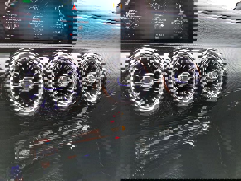 Image Mercedes-Benz CLASSE A A 250 e  Berline Compacte AMG Line 